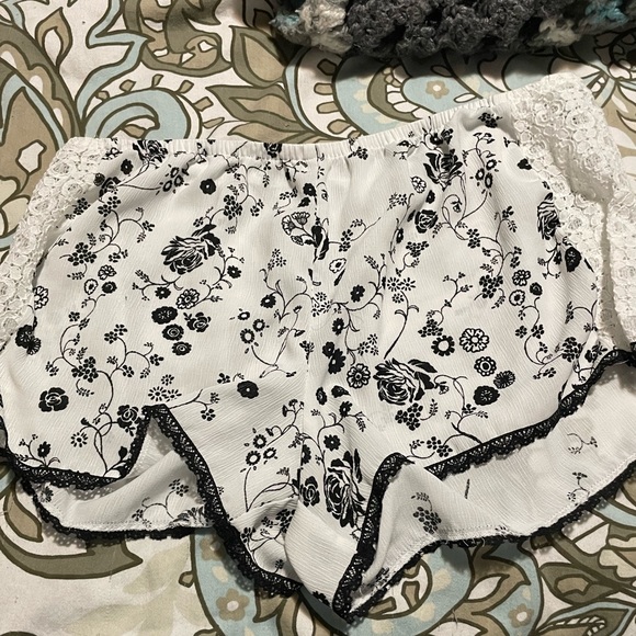 NWOT pajama set (size medium) - Picture 4 of 6